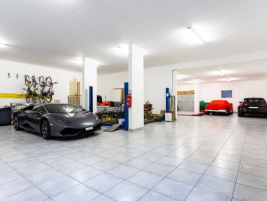 5 Must-Haves for a High-End Garage Renovation